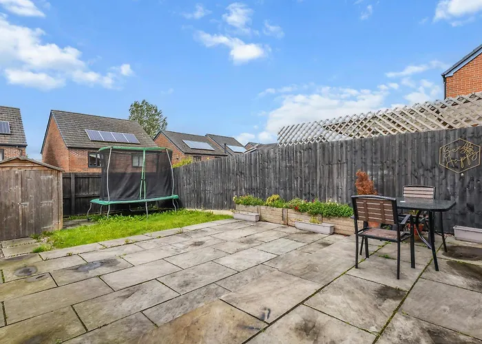 Holiday home 3 Bedroom House With 5 Beds And Parking 18lw