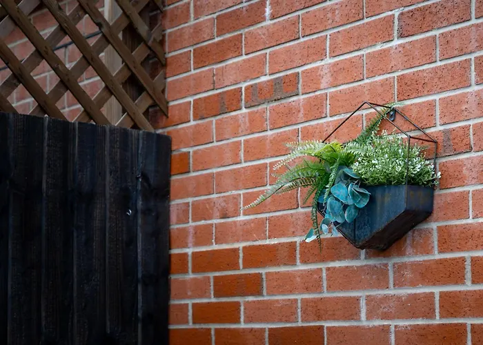 Holiday home 3 Bedroom House With 5 Beds And Parking 18lw *