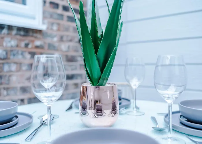 Stunning 5bed 3bath House, Parking,