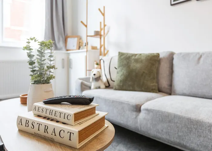 Cosy Stylish 5-bed 3-bath, With Free Wi-fi, Garden And Parking Сasa de vacaciones *