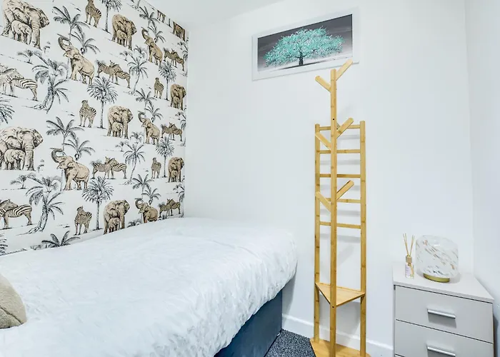 펜션 New 3 Bedroom Stylish With Drive & Garden