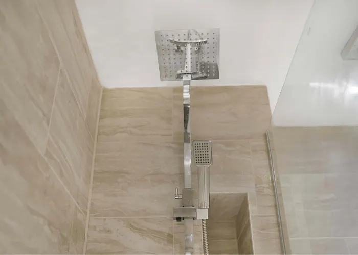 Guestready - Charming Retreat In Trafford مانشستر