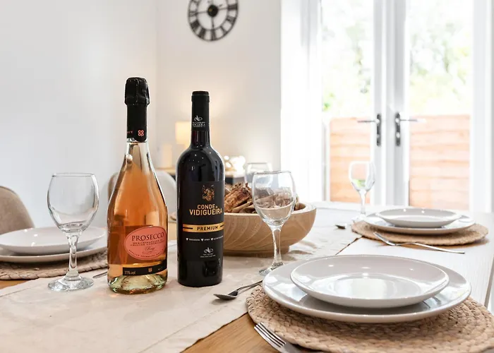 Cosy Stylish 5-bed 3-bath, With Free Wi-fi, Garden And Parking Сasa de vacaciones Mánchester