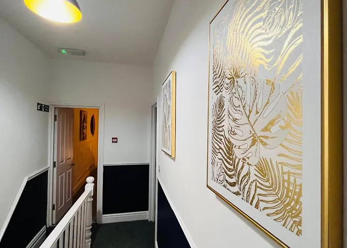 Stylish 5br 5ba In Salford Street Parking