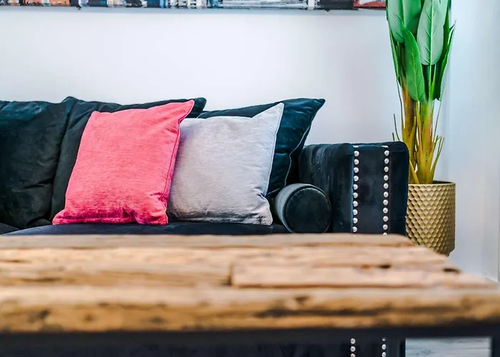 Minutes To The Coop Live Arena & Etihad Stadium - Free Parking W Ev Charger