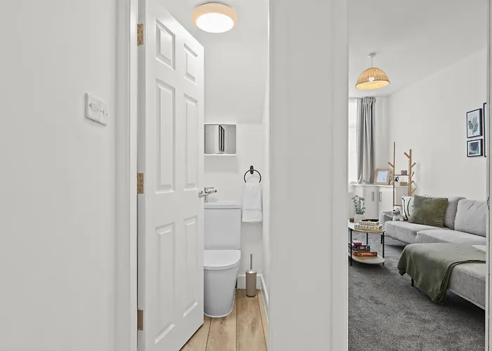 Сasa de vacaciones Cosy Stylish 5-bed 3-bath, With Free Wi-fi, Garden And Parking *