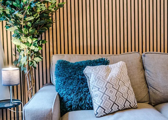 Stunning 5bed 3bath House, Parking, Feriehus *