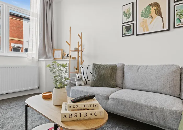 Cosy Stylish 5-bed 3-bath, With Free Wi-fi, Garden And Parking Сasa de vacaciones