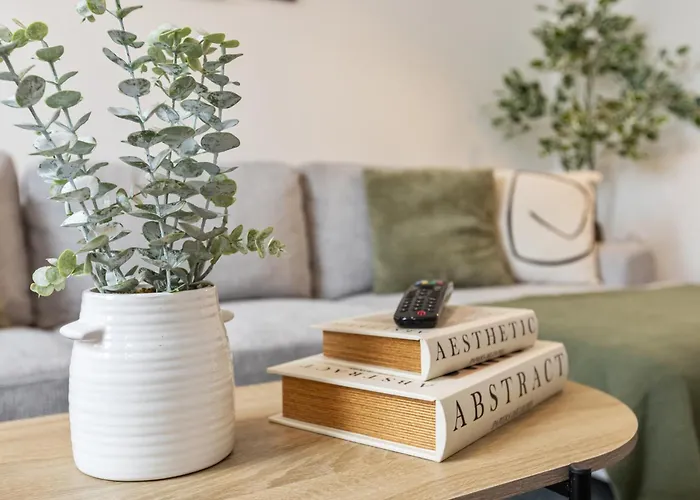 Cosy Stylish 5-bed 3-bath, With Free Wi-fi, Garden And Parking Сasa de vacaciones *