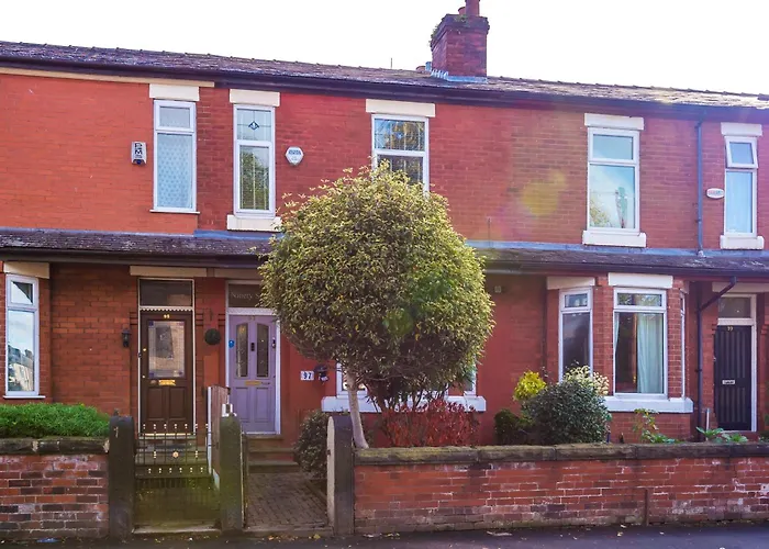 Spacious 4br With 3 Baths, * Manchester