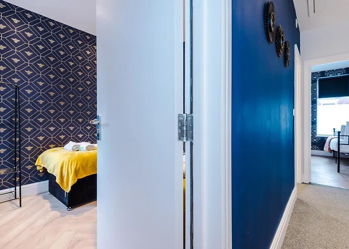 Stunning 5bed 3bath House, Parking,