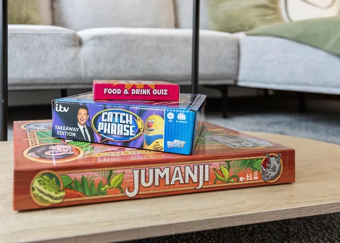 Cosy Stylish 5-bed 3-bath, With Free Wi-fi, Garden And Parking *