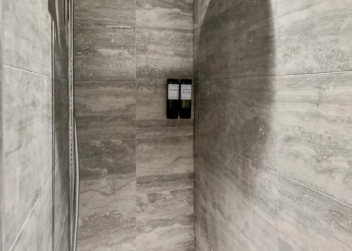 Сasa de vacaciones Cosy Stylish 5-bed 3-bath, With Free Wi-fi, Garden And Parking Mánchester