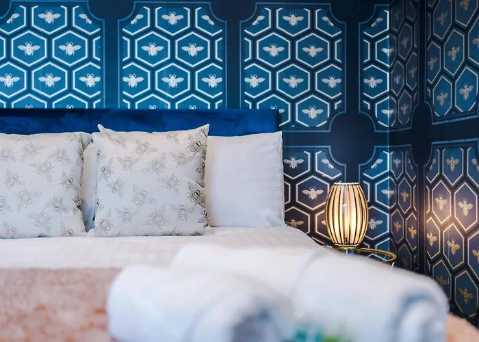 Stunning 5bed 3bath House, Parking,