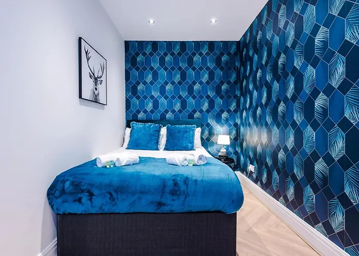 Stunning 5bed 3bath House, Parking, Feriehus