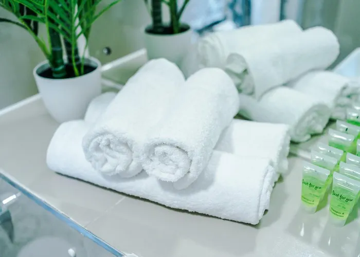 Spacious 4br With 3 Baths, Manchester