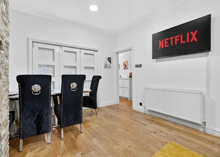 Four Bedroom House By Brookland Serviced Short Lets Salford With Free Wifi *