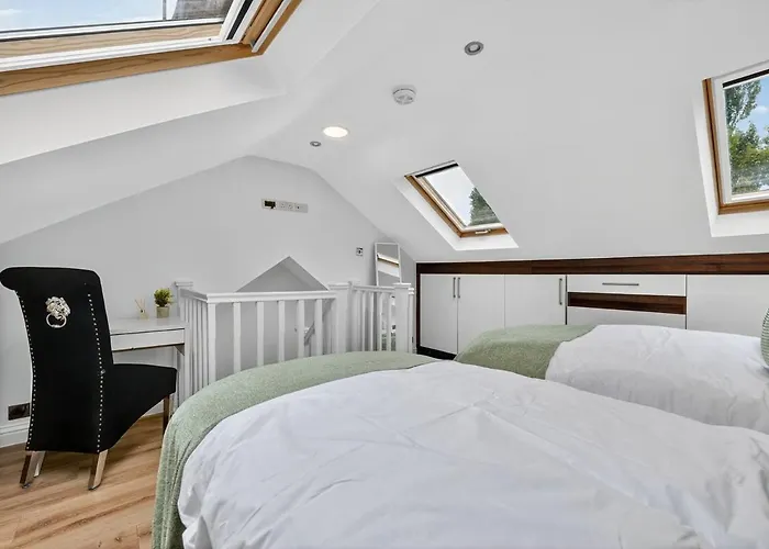 아파트 Four Bedroom House By Brookland Serviced Short Lets Salford With Free Wifi