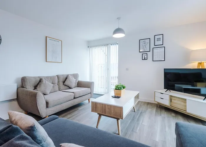 Apartment Stylish Two Bedroom With Balcony Manchester