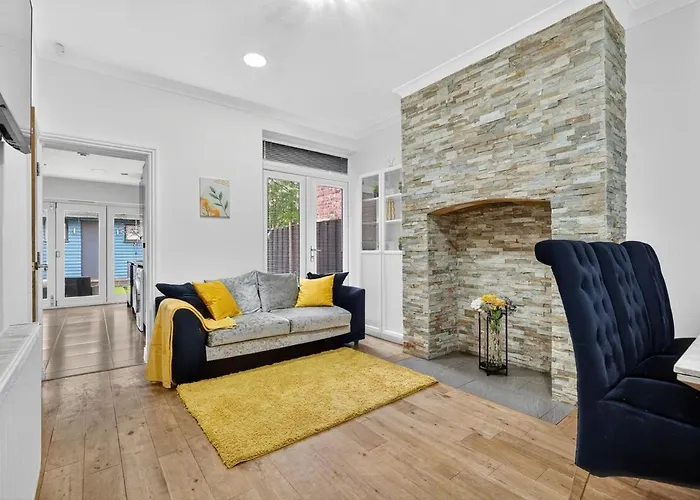 아파트 Four Bedroom House By Brookland Serviced Short Lets Salford With Free Wifi 맨체스터