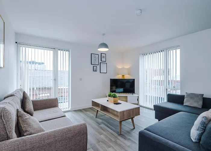 Stylish Two Bedroom With Balcony Apartment *