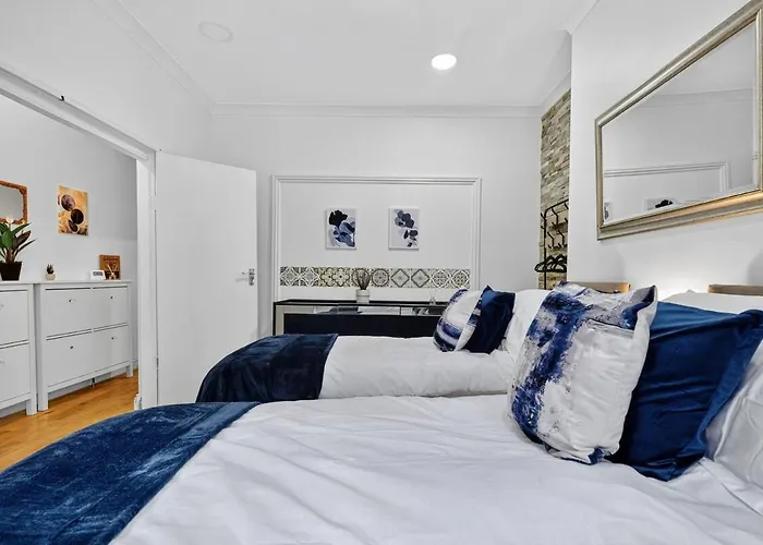 아파트 Four Bedroom House By Brookland Serviced Short Lets Salford With Free Wifi