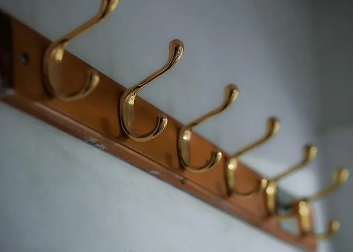 Modern 2Br City Flat Parking Sleeps 6