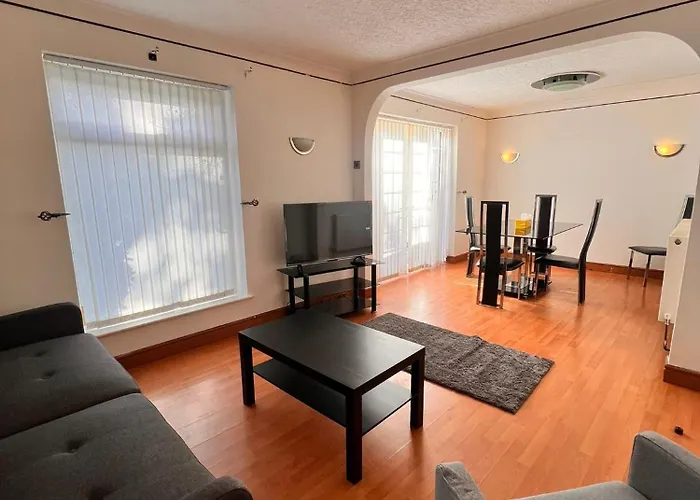 Stylish To Rent 100m From The Etihad And Coop Live Apartamento *