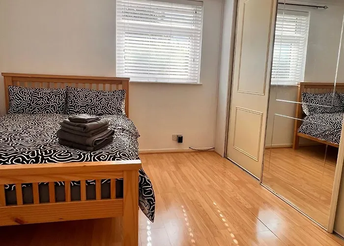 Stylish To Rent 100m From The Etihad And Coop Live *