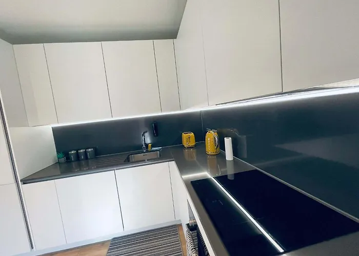 Sky View Centre Luxe - 2 Bedrooms Apartmán