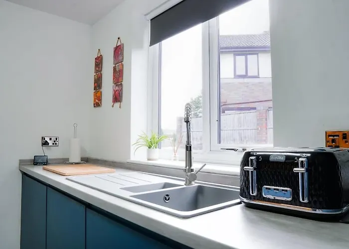 Modern 2Br City Flat Parking Sleeps 6 דירה מנצ'סטר