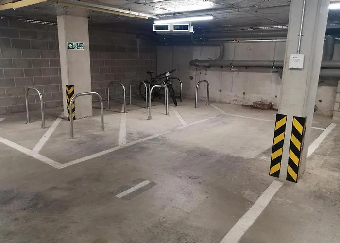 Stylish Two Bedroom With Balcony Apartment *