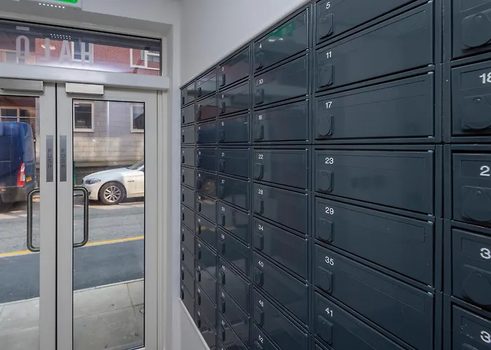 Apartment Stylish Two Bedroom With Balcony