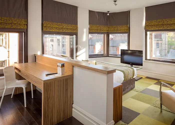 Roomzzz Aparthotel Manchester