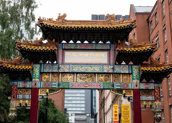 Roomzzz Aparthotel 4*