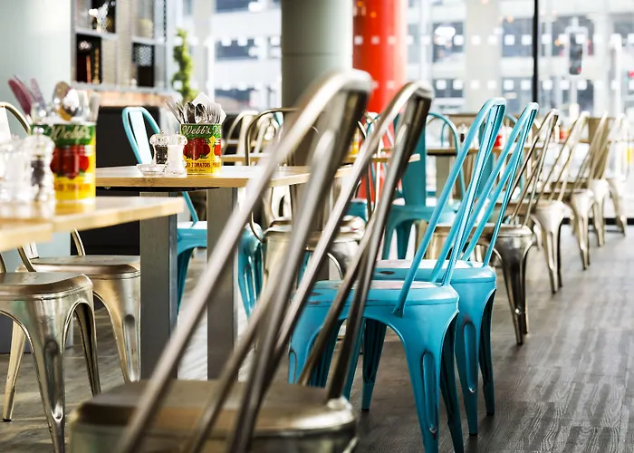 Radisson Centre, A Verified Net Zero מלון 4*