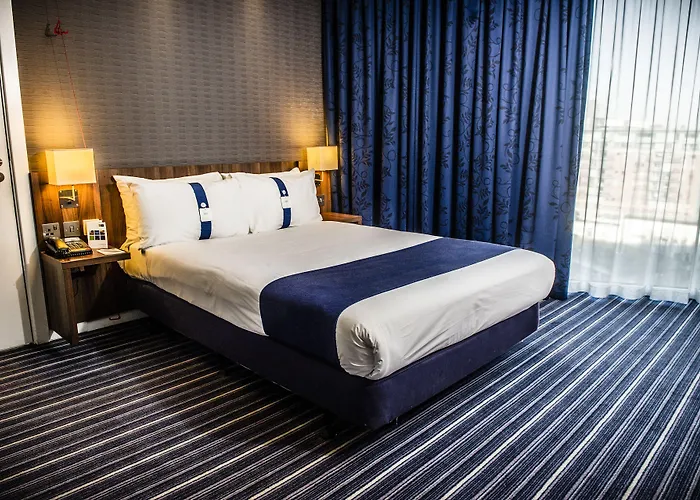 Express Centre By Ihg Hotel 3*