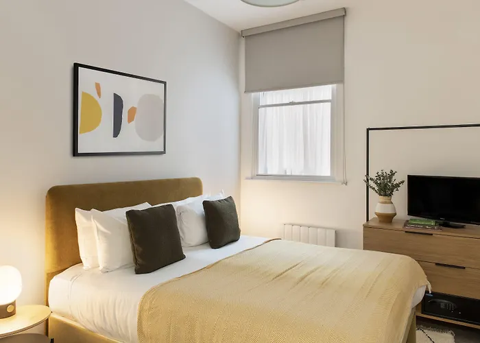 Cove Minshull Street 4*