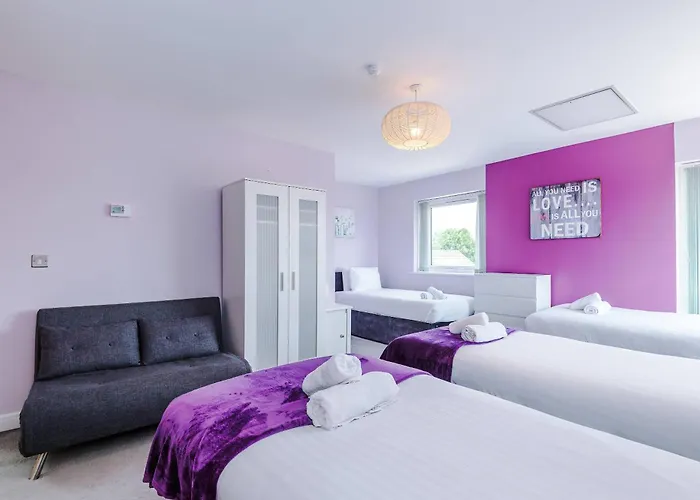 Large Townhouse By The Etihad & Coop Live Arena With Free Parking Дом отдыха *