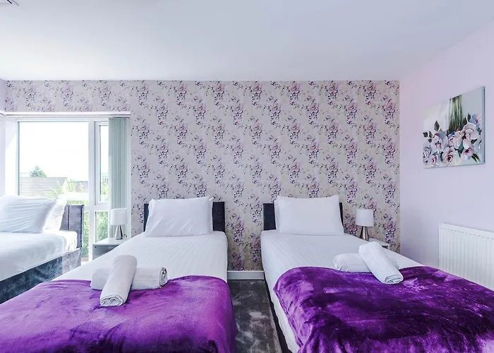 Large Townhouse By The Etihad & Coop Live Arena With Free Parking *