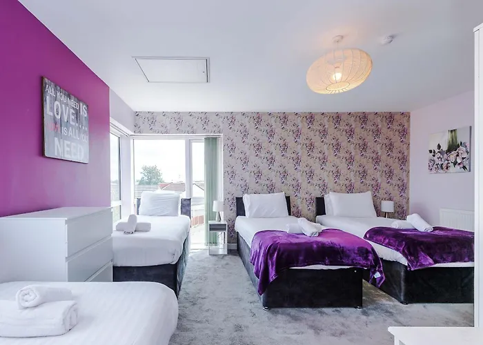 Large Townhouse By The Etihad & Coop Live Arena With Free Parking