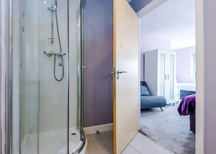 Large Townhouse By The Etihad & Coop Live Arena With Free Parking *