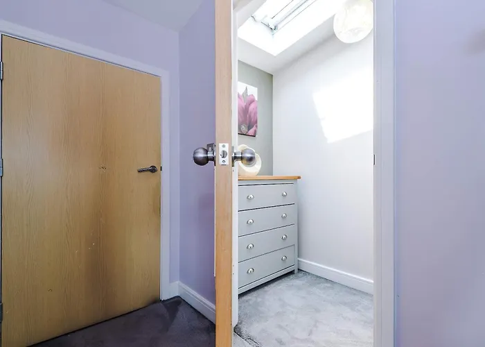 Large Townhouse By The Etihad & Coop Live Arena With Free Parking