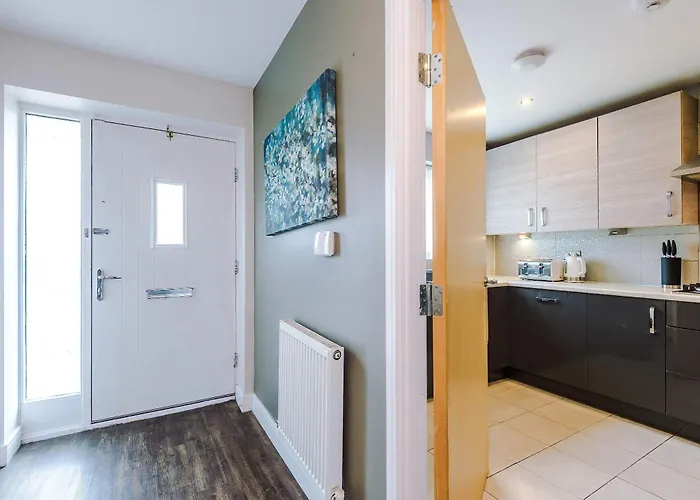 Large Townhouse By The Etihad & Coop Live Arena With Free Parking Манчестер