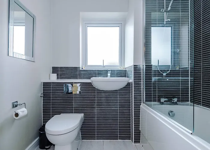 Large Townhouse By The Etihad & Coop Live Arena With Free Parking