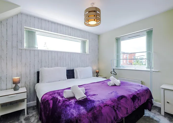 Large Townhouse By The Etihad & Coop Live Arena With Free Parking Дом отдыха Манчестер