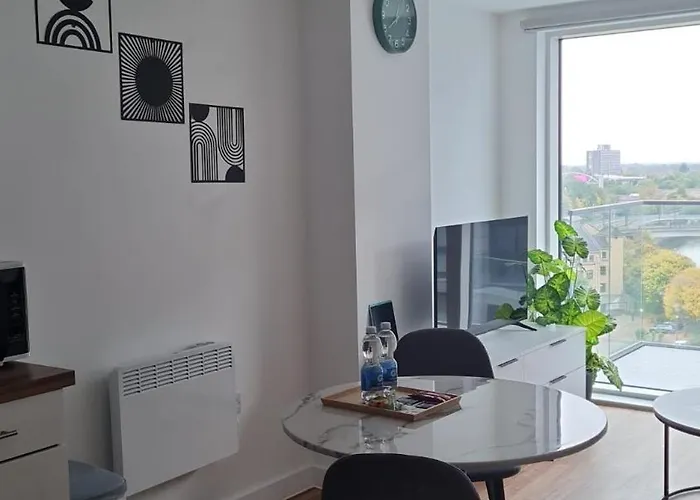 Daire Penthouse Height Flat, View Balcony, Quiet, Free Wifi, Gym & Minimalistic *