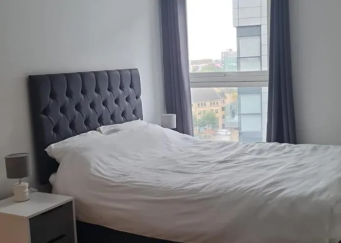 Daire Penthouse Height Flat, View Balcony, Quiet, Free Wifi, Gym & Minimalistic *