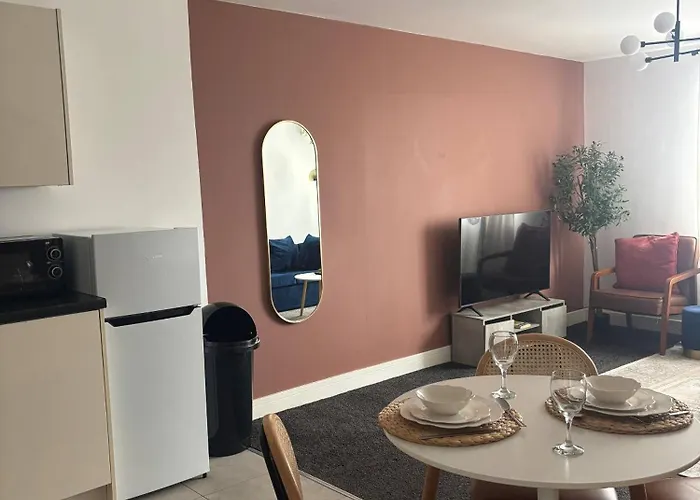 Stylish 2 Beds W/ Free Parking Near Old Trafford * マンチェスター