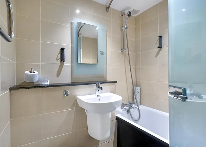 Airport By Dancenter مانشستر